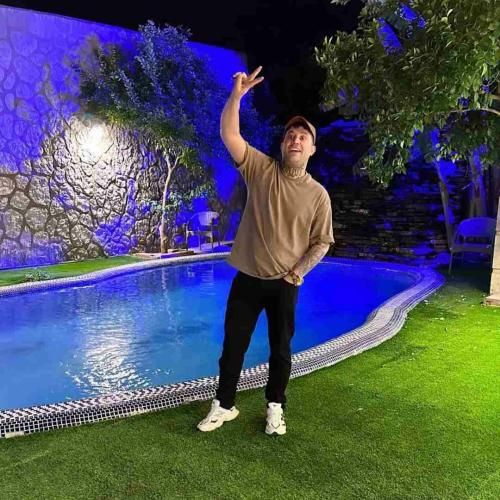 آهنگ جدید زیر بارونه رفت پاییزی گمم با چترت از علی احمدیانی