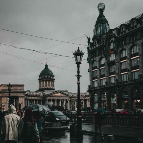 خونه هزار هزار تا یاد و یادگاری داره