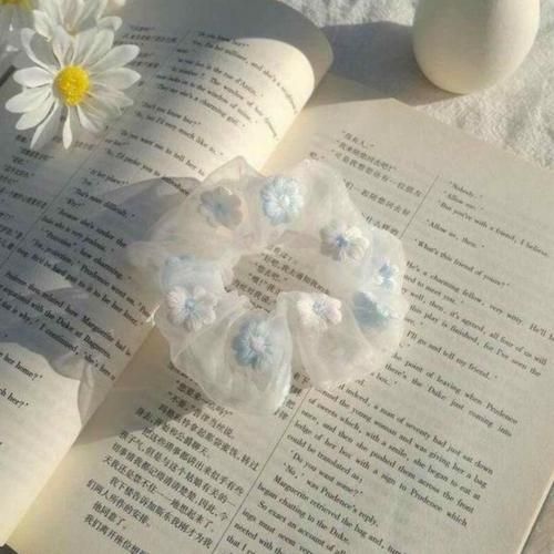  دل هیچکی مث من غم نداره آسمون بی کسیم ته نداره