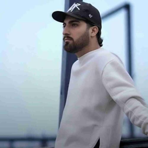 امیر لیام فکرشه نکردم باشی انقده هنوزم سردرگمم