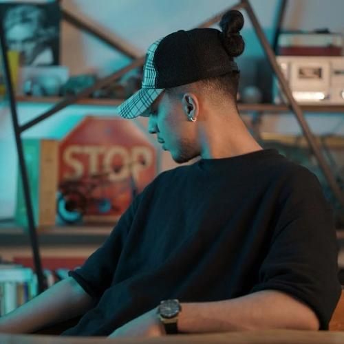 امیر خوشنگار دو سه تا رفیق خوب دارم که عوض کنن حال منو