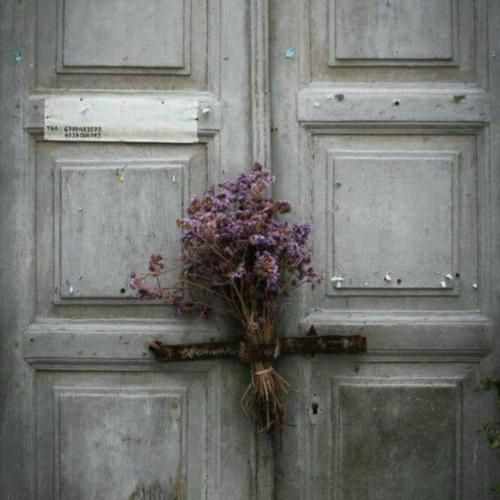 دل خوشه به قدم زدن زیر نم نم بارون