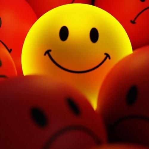 خدا هم علاج منه غمگین نمکه هیچی نگم از اشک