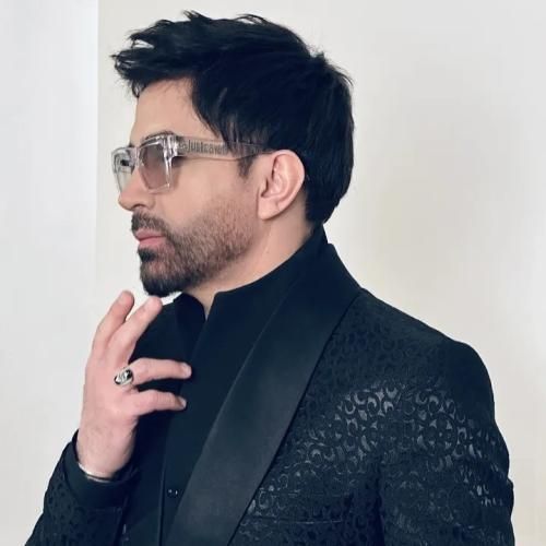 علی لهراسبی کنار من باش زخمای روی شونه های من عمیقه