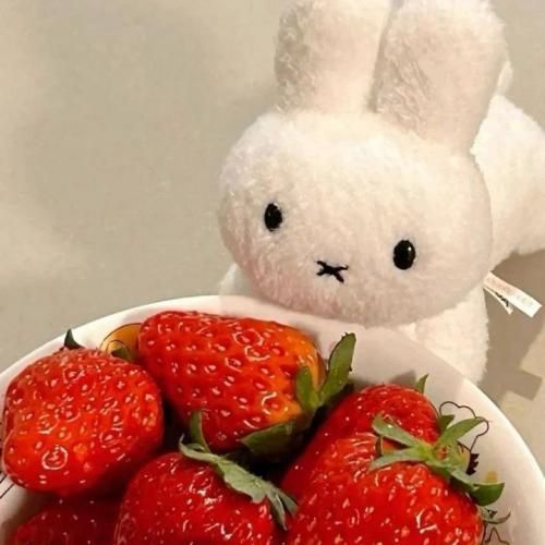 منتظرم شب بشه روی تختم لش غرق فکر