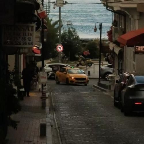 دانلود آهنگ جدید دیگه ما خوشحالیم پاک تو وجدانیم زیر یک پرچم باز